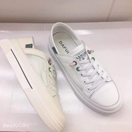 李沧区名典佳丽鞋行的小店