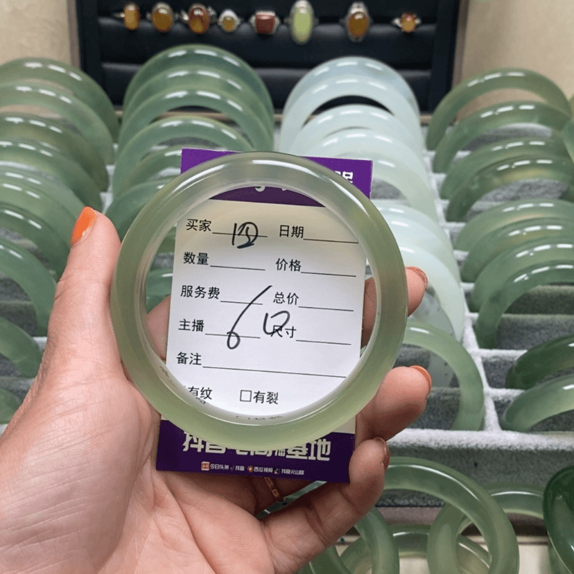 【闪购商品】蛇纹石玉手镯未镶嵌四*姐