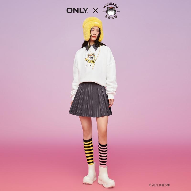 城市ONLY秋季新款吾皇万睡联名款短款简约刺绣卫衣女12219S008