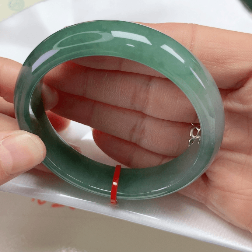 【闪购商品】翡翠手镯未镶嵌花****。