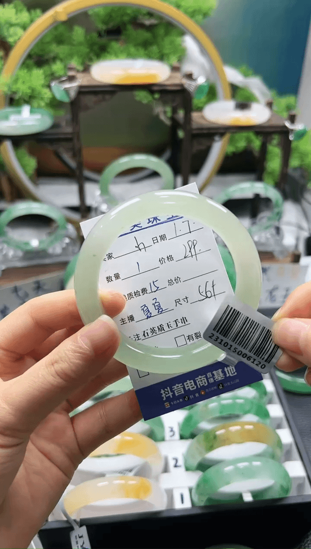 【闪购商品】石英质玉手镯未镶嵌夏夏KHR 56+小猪佩琪
