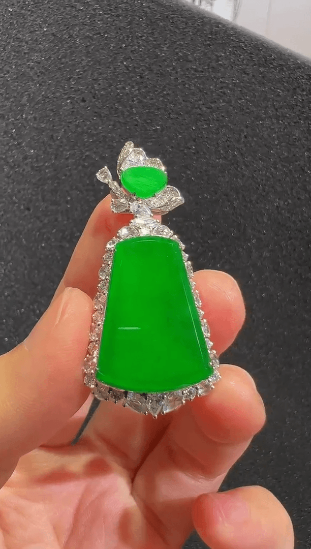 【闪购商品】翡翠颈饰18K金镶嵌C****n无事牌分单第二单