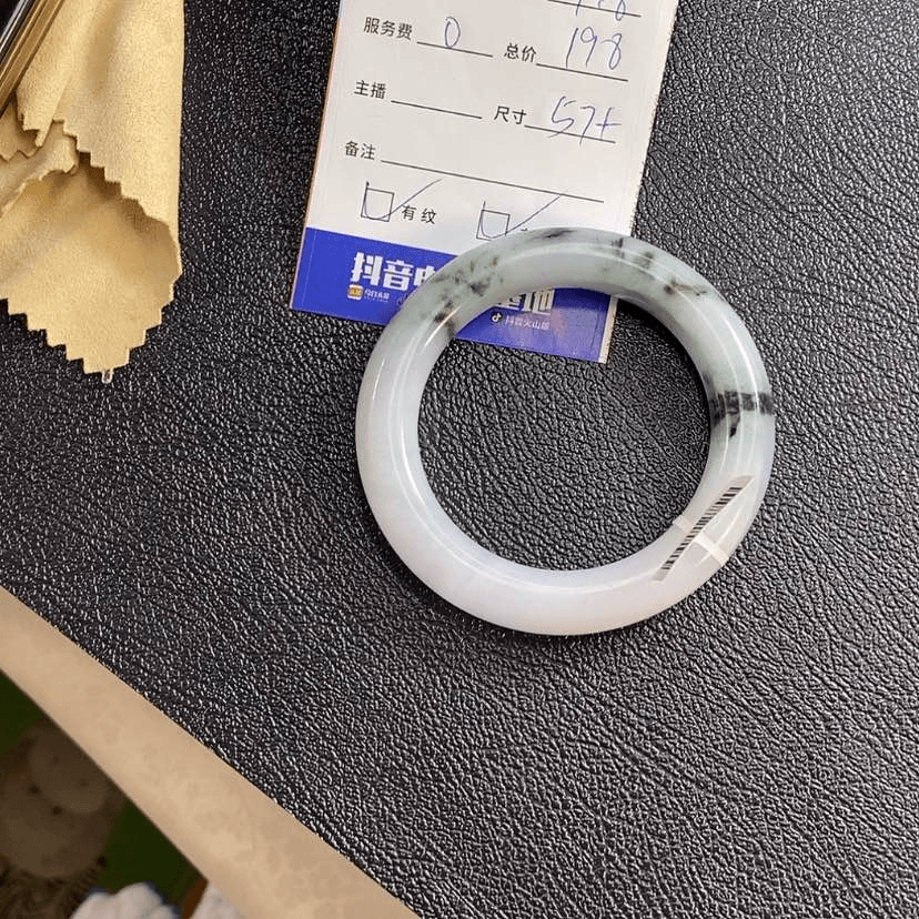 【闪购商品】翡翠手镯未镶嵌致**买断不退