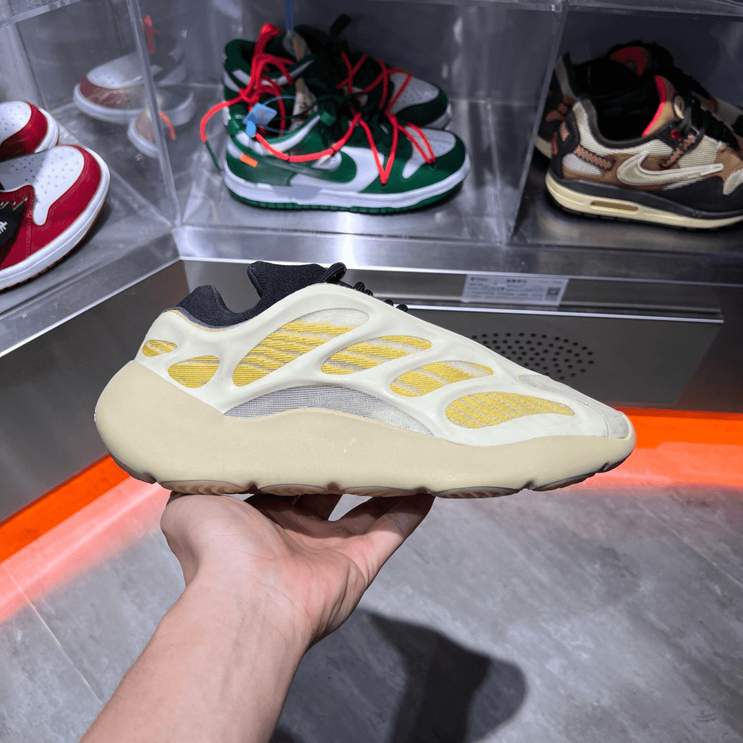 99新/41码/YEEZY700 红花籽 鞋/无配件/公价2299/YH9325