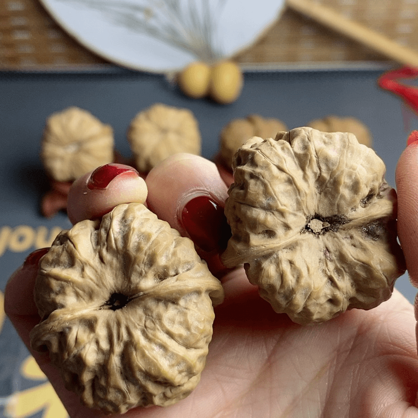 【闪购商品】文玩核桃吊坠余**己