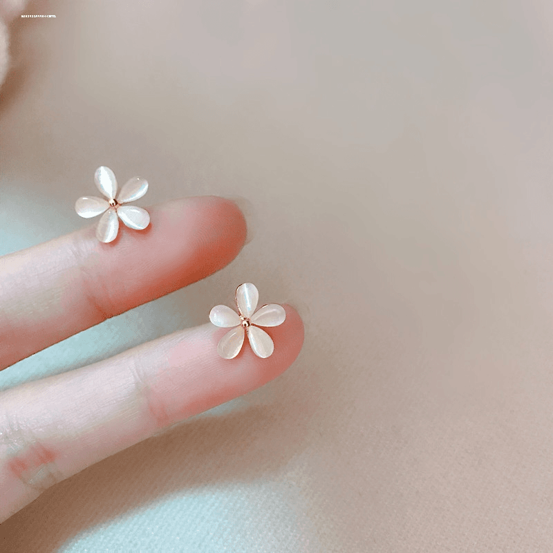 网红轻奢个性花朵耳钉精致新款潮小众气质设计耳饰ins百搭显白