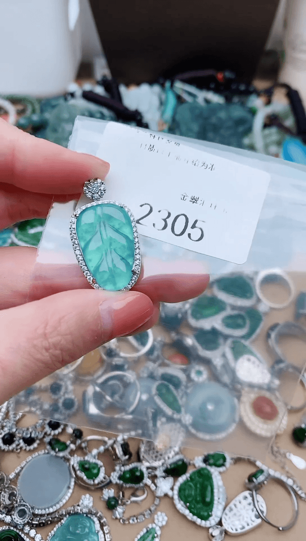 【闪购商品】翡翠颈饰未镶嵌2305