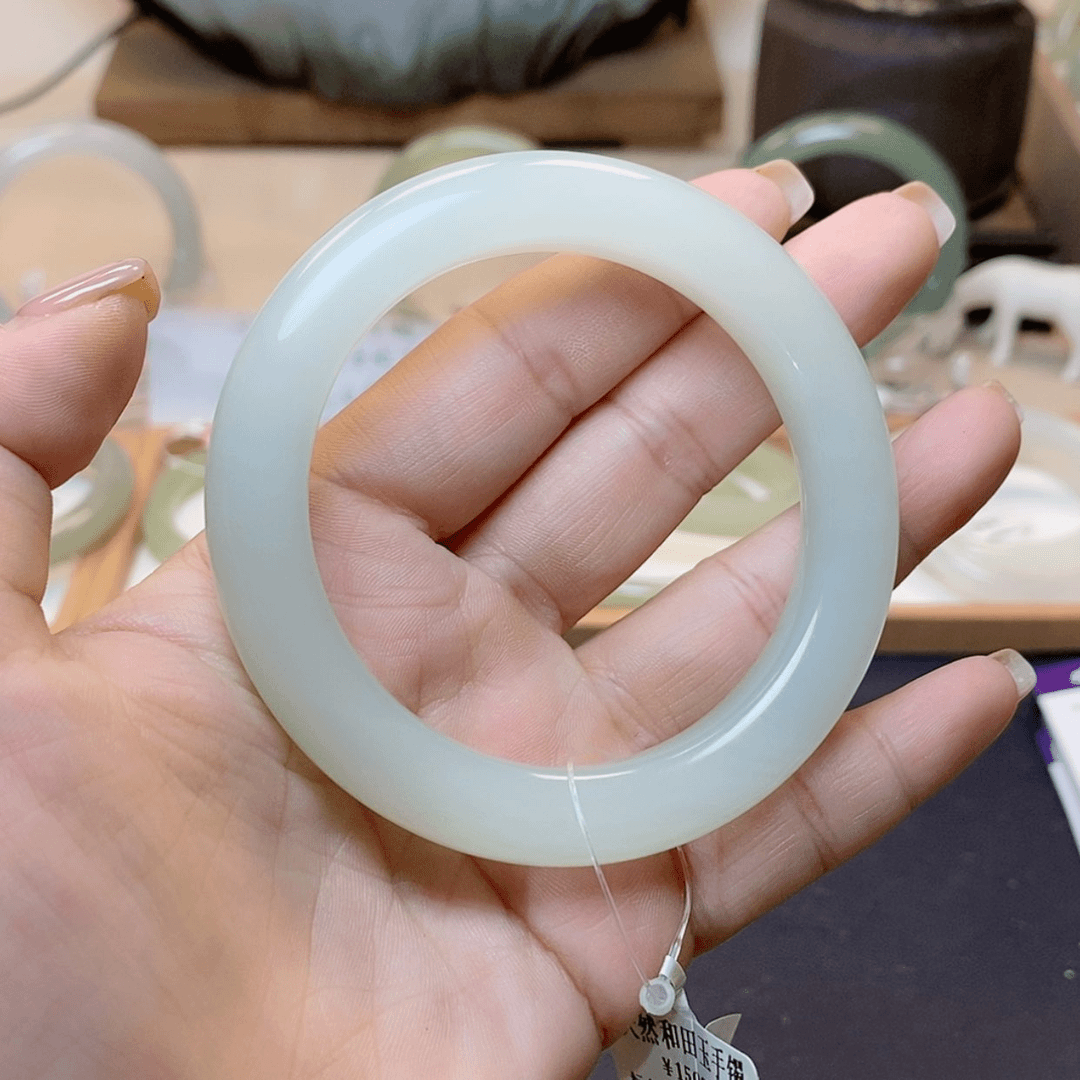 【闪购商品】和田玉手镯未镶嵌桃***?