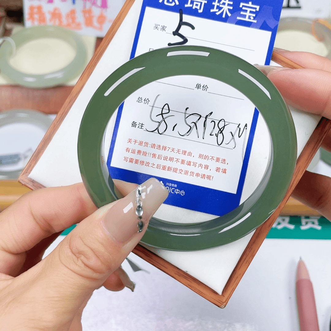 【闪购商品】和田玉手镯未镶嵌不****么
