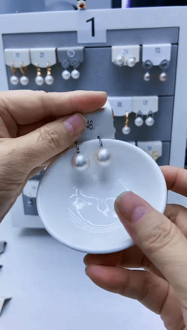 【闪购商品】淡水珍珠耳饰银S925镶嵌146银白