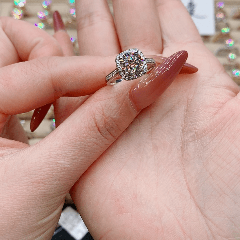 【闪购商品】合成碳硅石戒指/指环18K金镶嵌