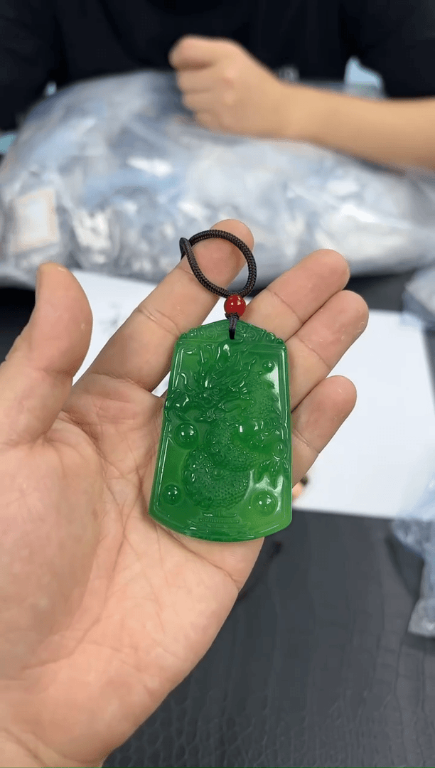 【闪购商品】玛瑙/玉髓颈饰未镶嵌绿玉髓龙牌
