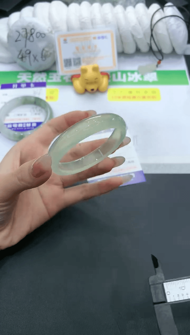 【闪购商品】石英质玉手镯未镶嵌35 QL