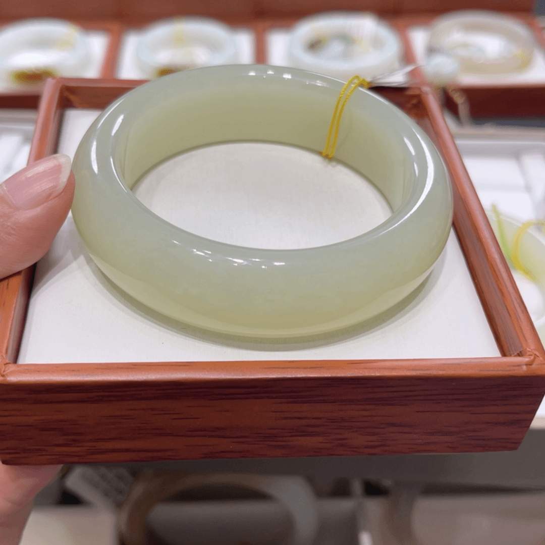 【闪购商品】和田玉手镯未镶嵌小*子