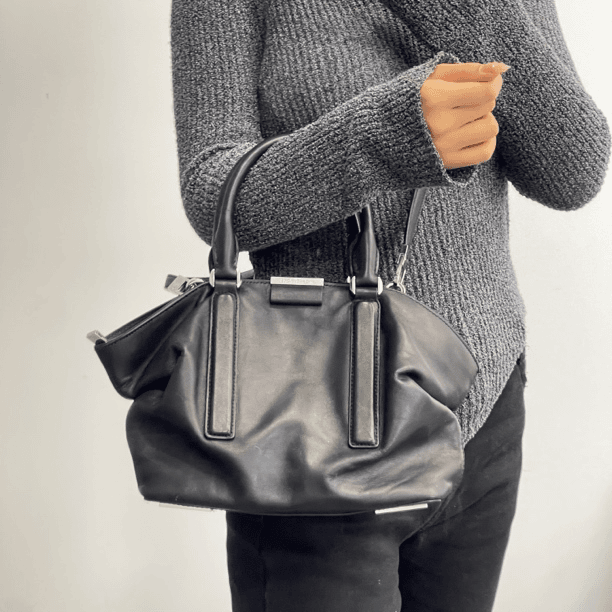 95新 MICHAELKORS/迈克高仕 个性黑银手提单肩包