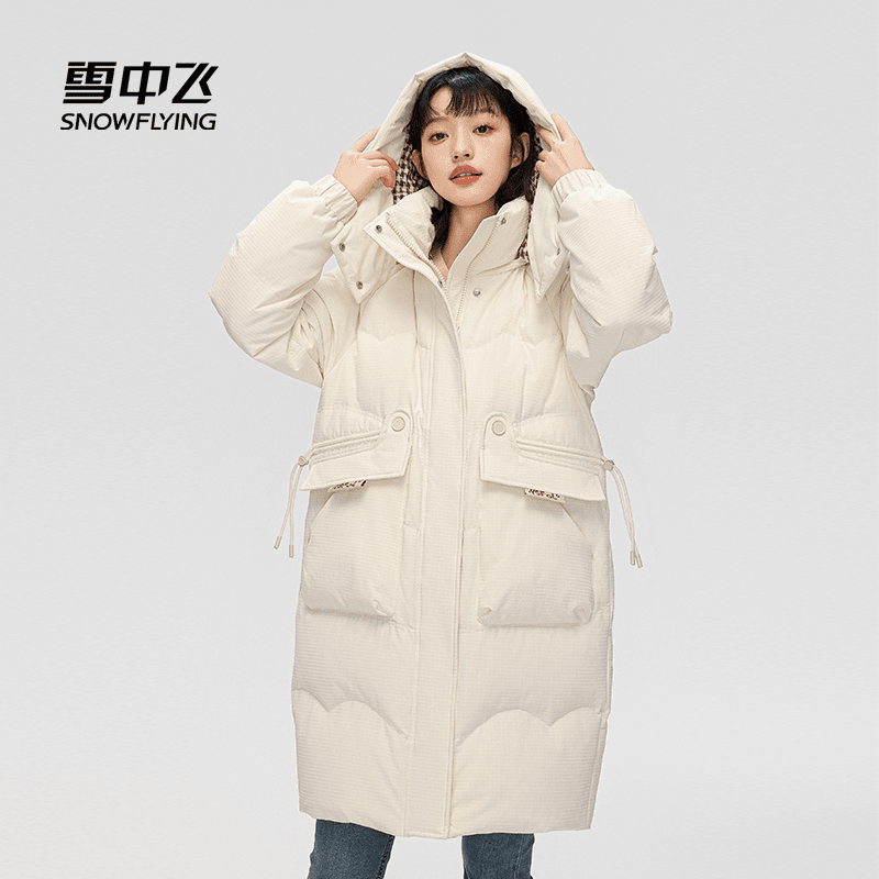 2023雪中飞长款连帽加厚保暖户外修身长袖时尚羽绒服X30142216F