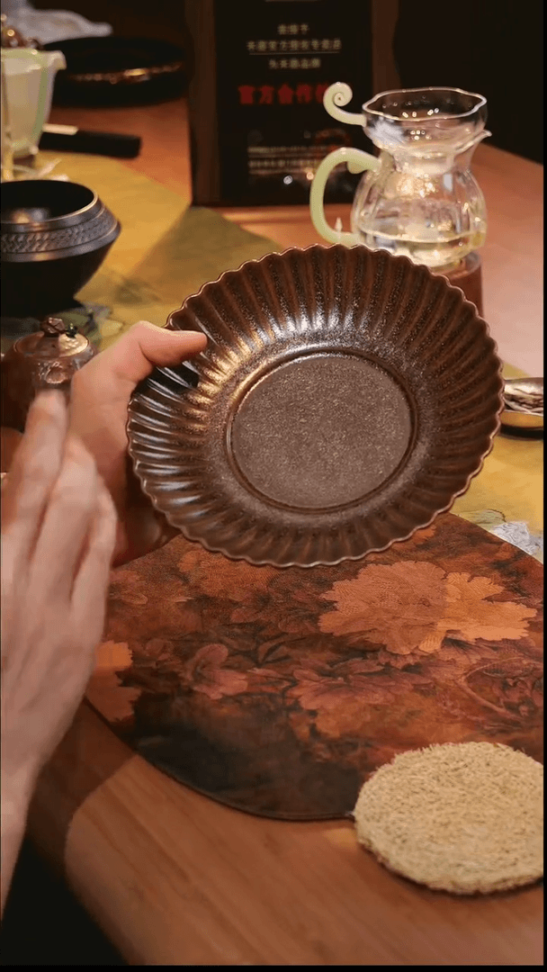 【闪购商品】玻璃茶盏莲花盘 黑金