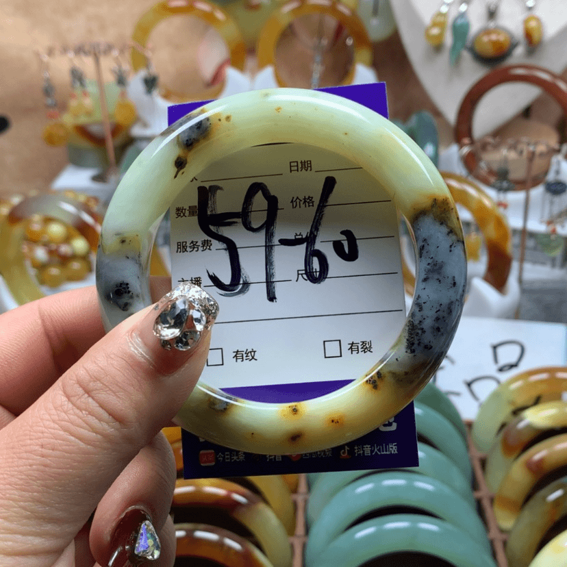 【闪购商品】蛇纹石玉手镯未镶嵌姜*