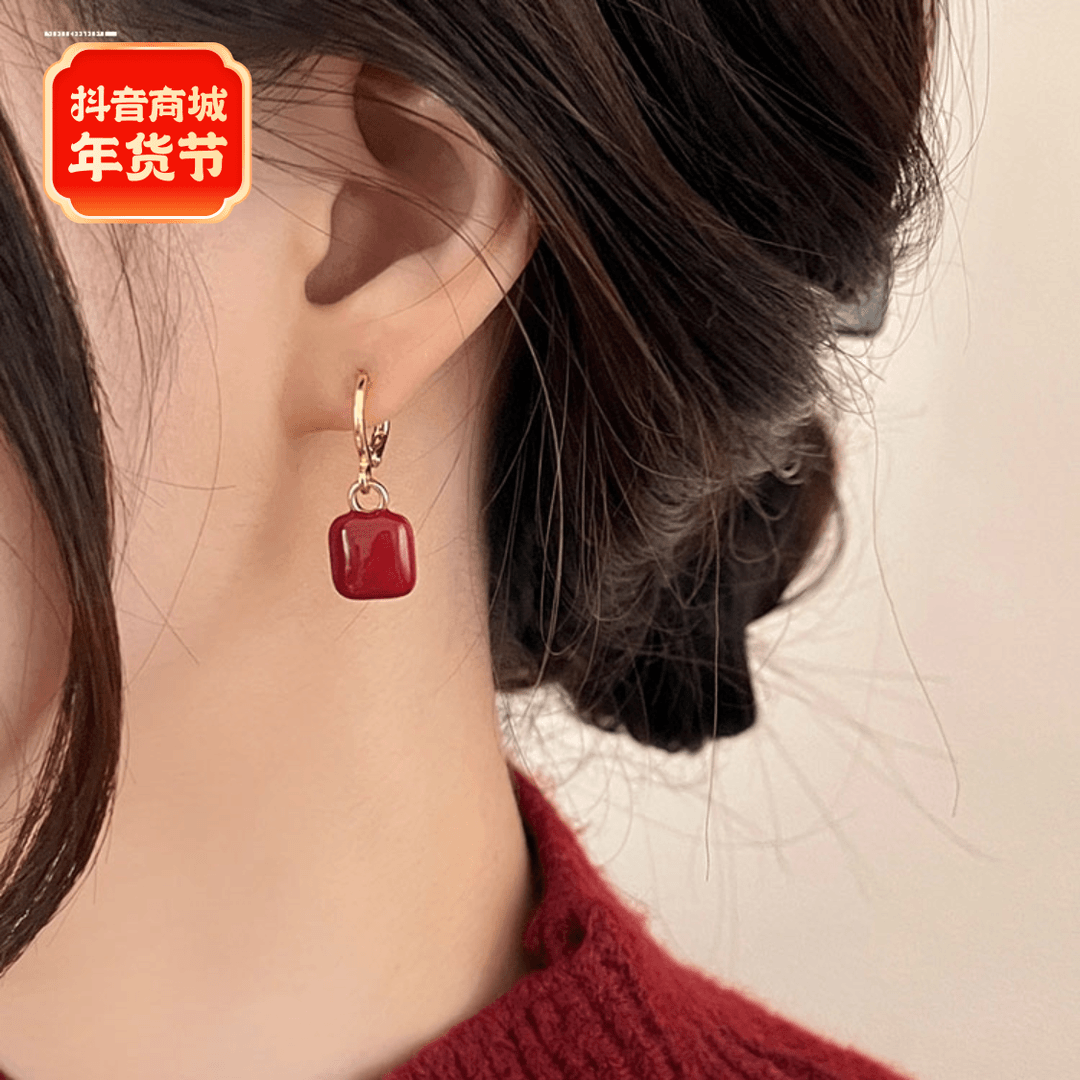 网红时尚方块爱心耳环显白轻奢ins个性百搭潮小众耳饰新款气质