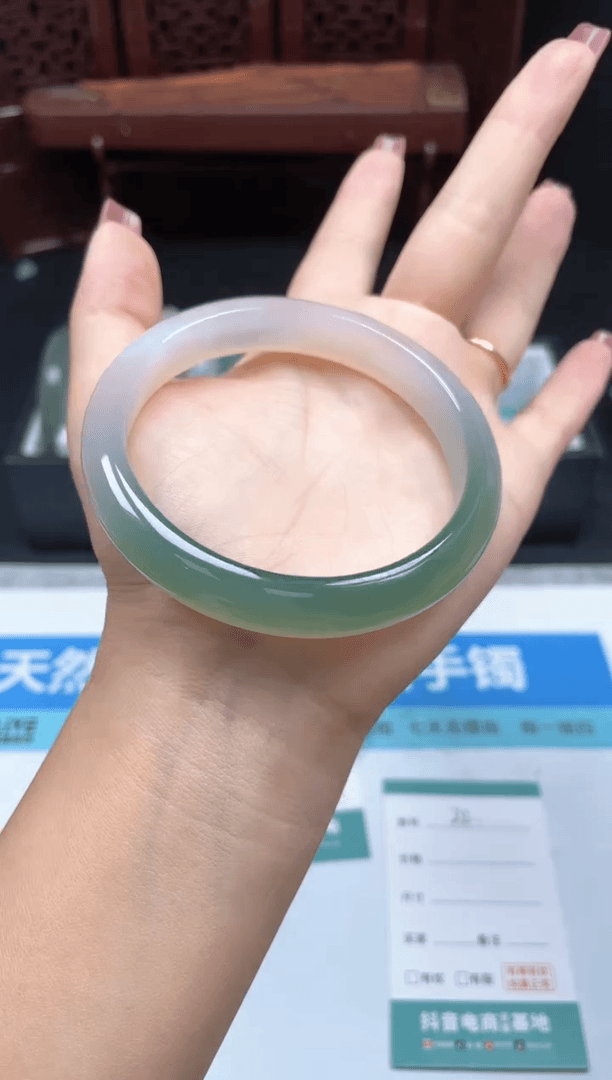 【闪购商品】石英质玉手镯未镶嵌22/57-59