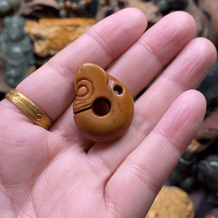 【闪购商品】透闪石质玉颈饰未镶嵌