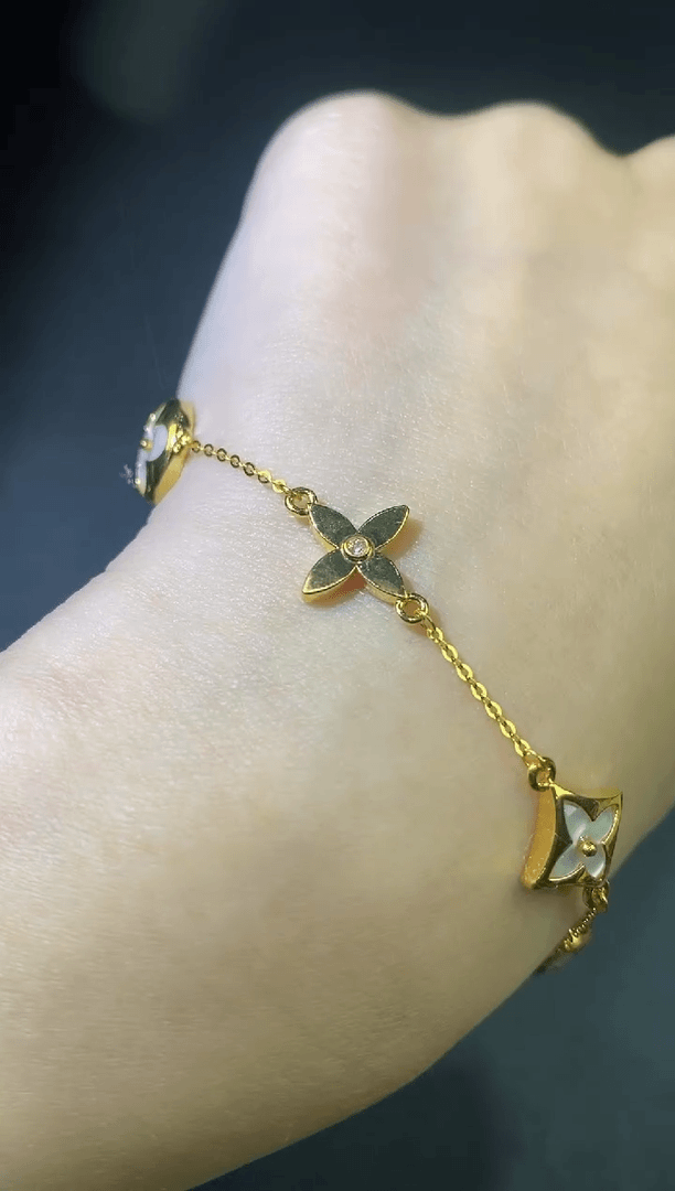 【闪购商品】钻石·18K金镶嵌十字花手链 多样性发货