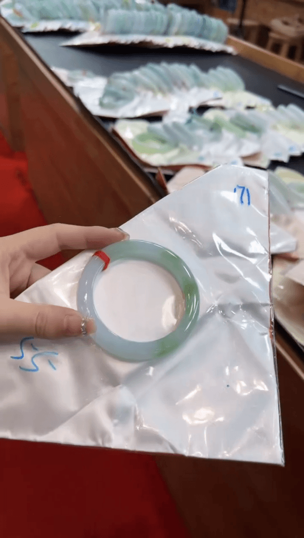 【闪购商品】翡翠手镯未镶嵌翡翠55圆