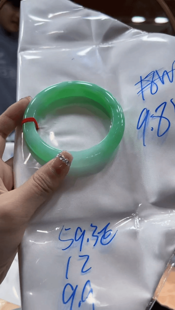 【闪购商品】翡翠手镯未镶嵌翡翠