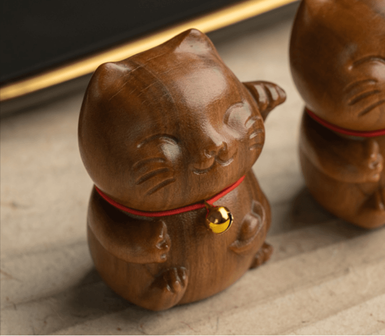 绿檀木叮当猫摆件一只
