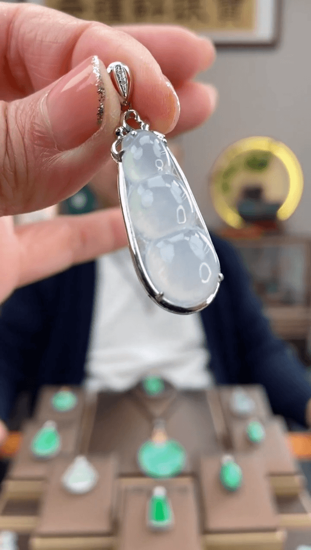 【闪购商品】翡翠吊坠(赠链)18K金镶嵌四季豆吊坠