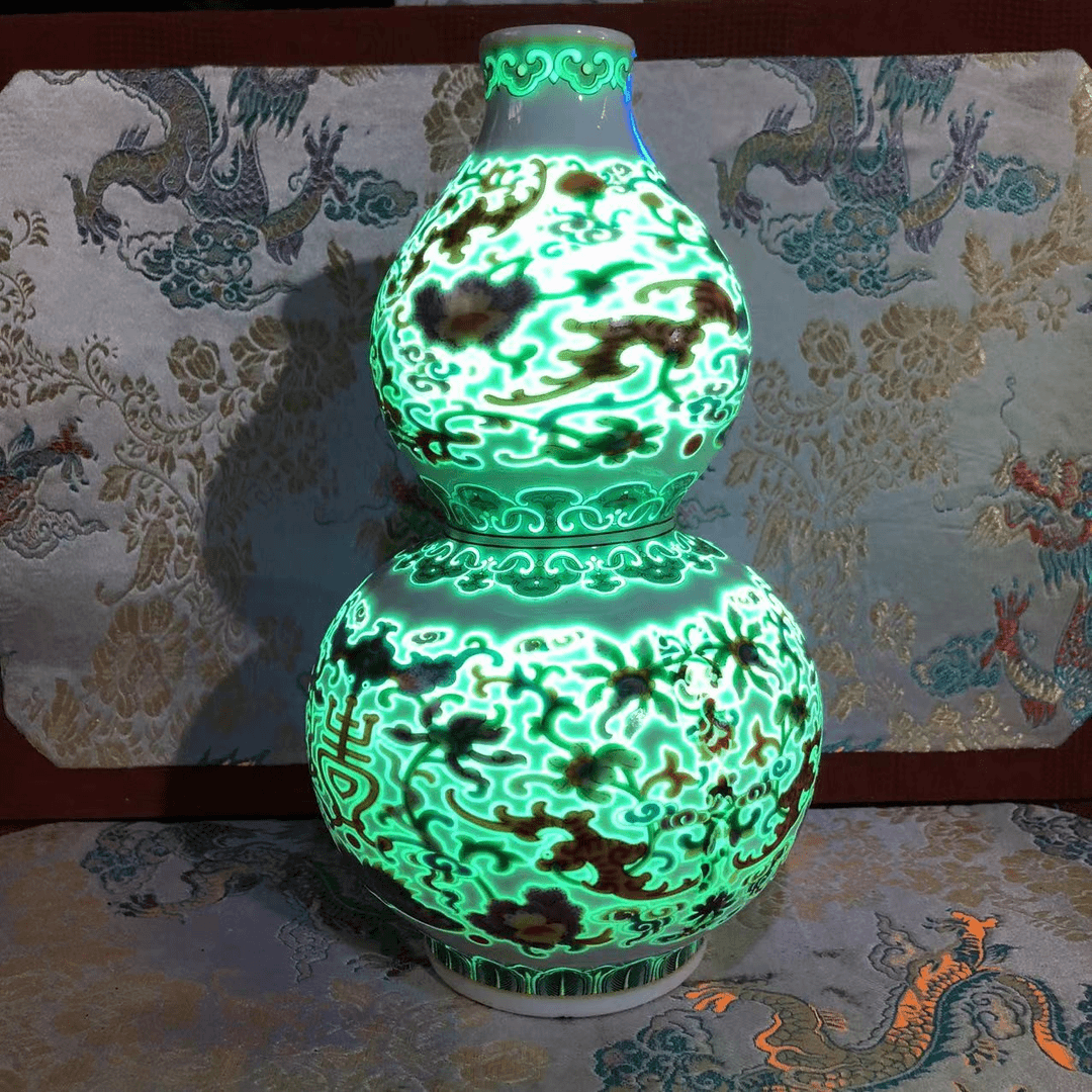 A865-莹光釉葫芦瓶一个