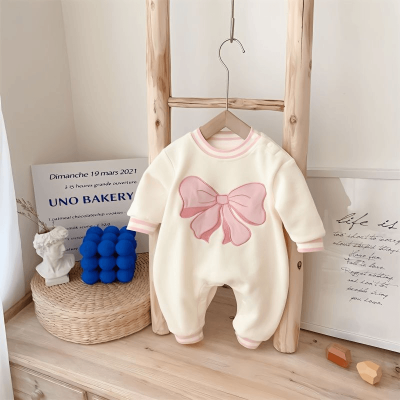 巴拉甄选婴儿连体衣秋冬满月女宝宝公主衣服洋气蝴蝶结长袖哈衣婴