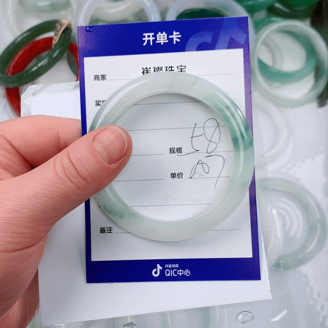 【闪购商品】石英质玉手镯未镶嵌温****范