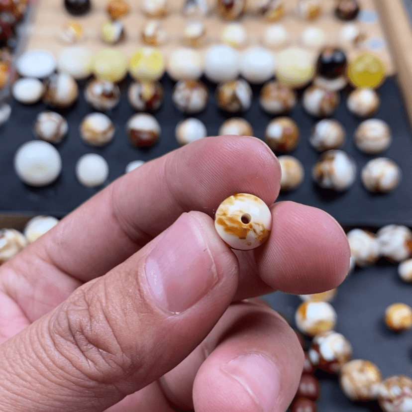 【闪购商品】琥珀裸石未镶嵌严*麒