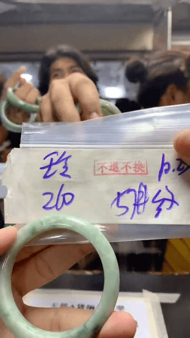 【闪购商品】定制翡翠未镶嵌玲手镯57#现场买断，不退不换