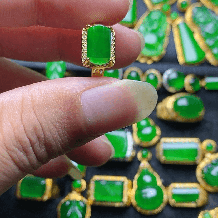 【闪购商品】翡翠耳饰未镶嵌水*.