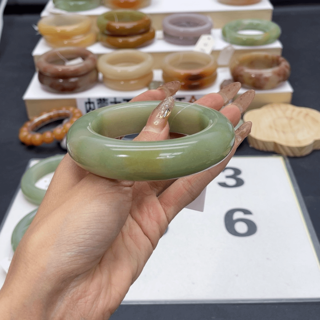 【闪购商品】石英质玉手镯未镶嵌青**度