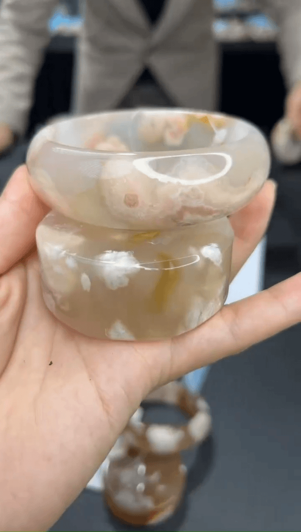 【闪购商品】石英质玉手镯未镶嵌173（64圈赠送镯心）8109096