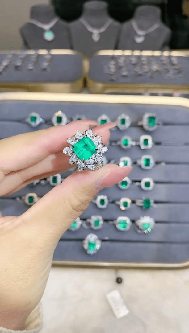 【闪购商品】祖母绿戒指18K金镶嵌3.18ct/七天鉴赏/顺丰包邮