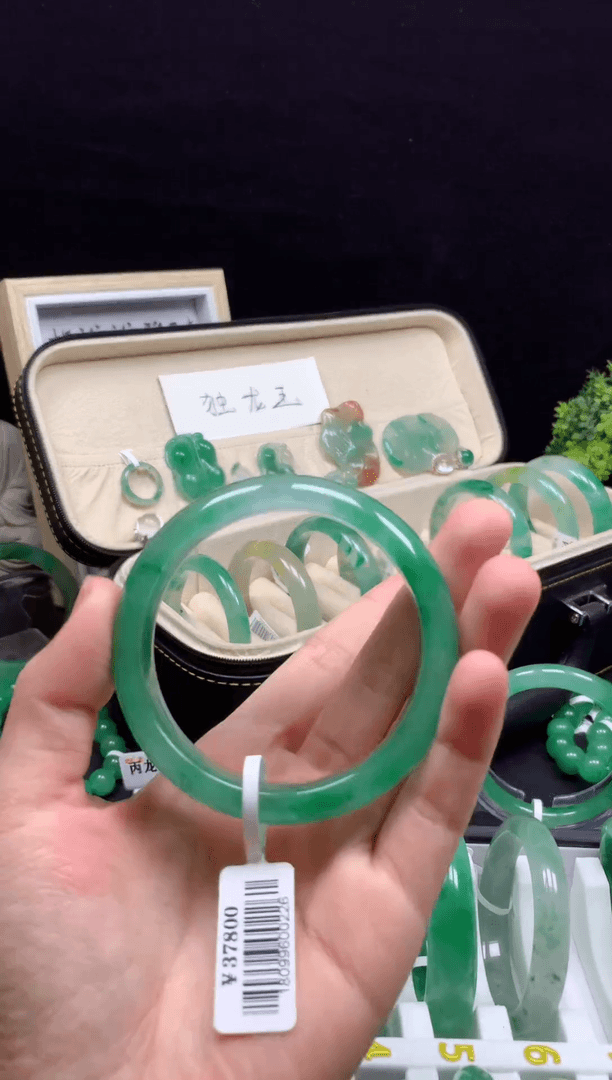【闪购商品】石英质玉手镯未镶嵌手镯