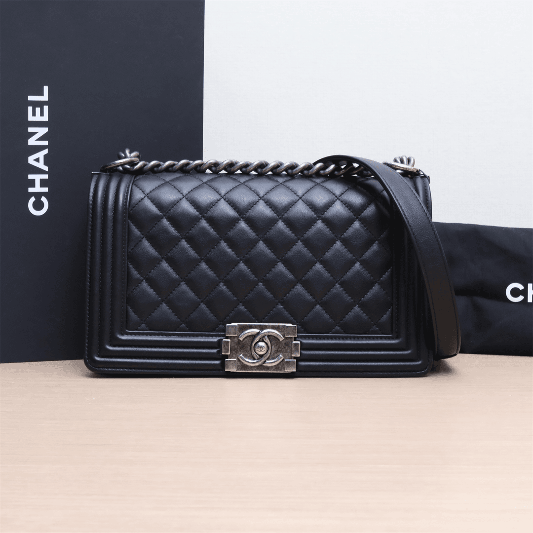 99新  小花攀攀CHANEL Leboy 中号 黑色 皮革C 20开 银扣 菱格纹