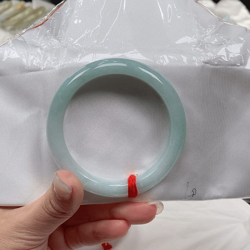 【闪购商品】翡翠手镯未镶嵌笑***士