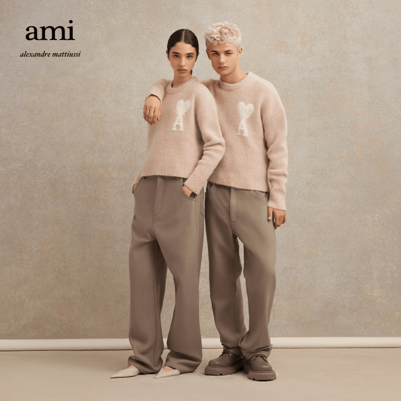 AMI男女同款23秋冬羊驼毛软糯宽松圆领爱心云朵毛衣UKS025.KN0032
