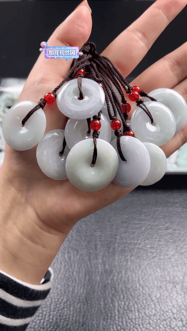 【闪购商品】翡翠吊坠(不含链)未镶嵌多样性随机发一件，平安扣