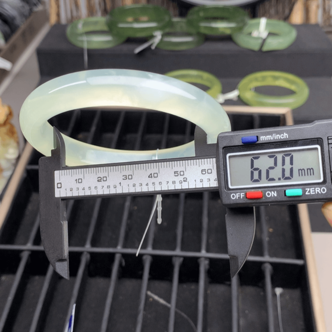 【闪购商品】蛇纹石玉手镯未镶嵌福**软