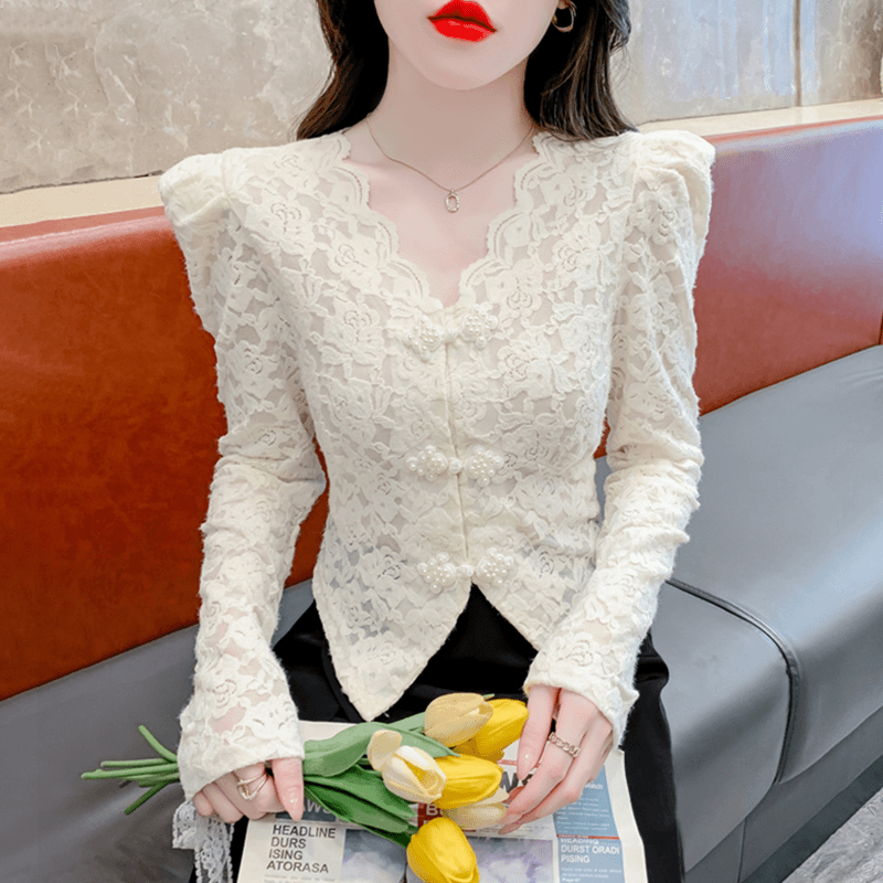 V领蕾丝打底衫女2024春季新款甜美简约盘扣设计感洋气显瘦上衣