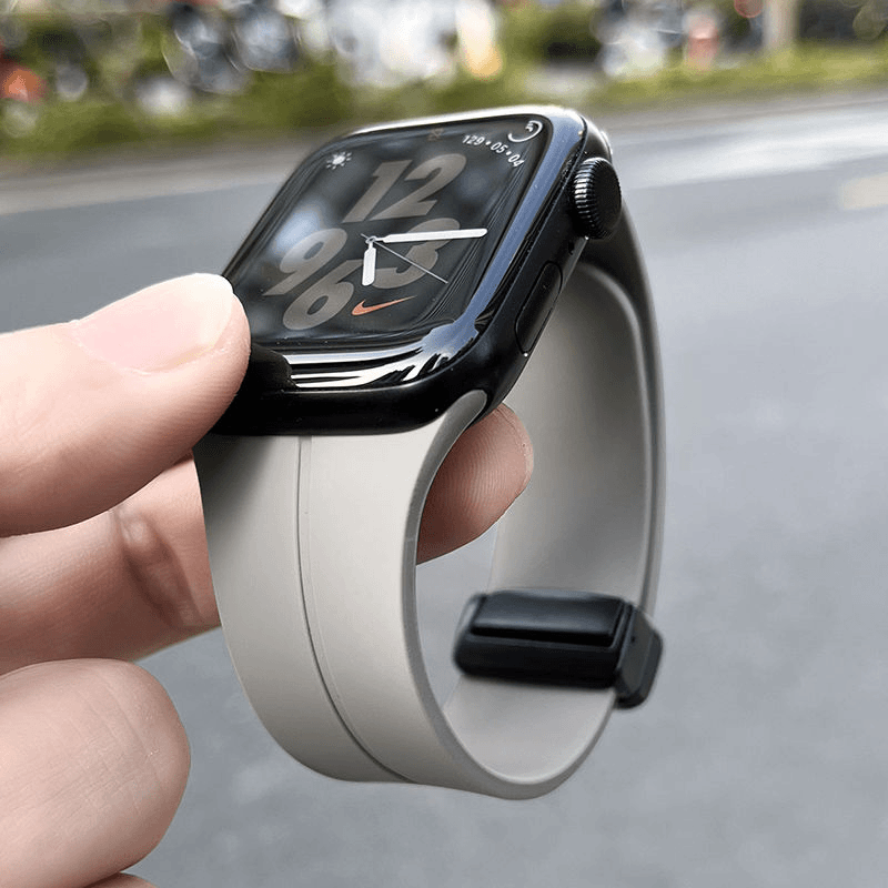 适用Applewatch表带磁吸折叠扣硅胶腕带iwatchs8765432苹果手表se