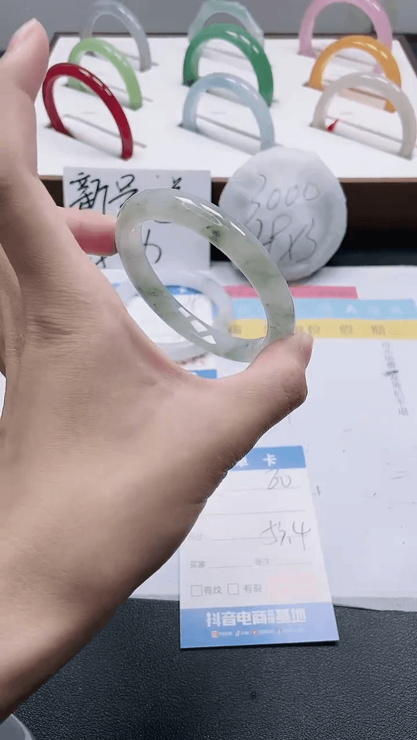 【闪购商品】石英质玉手镯未镶嵌80/53.4