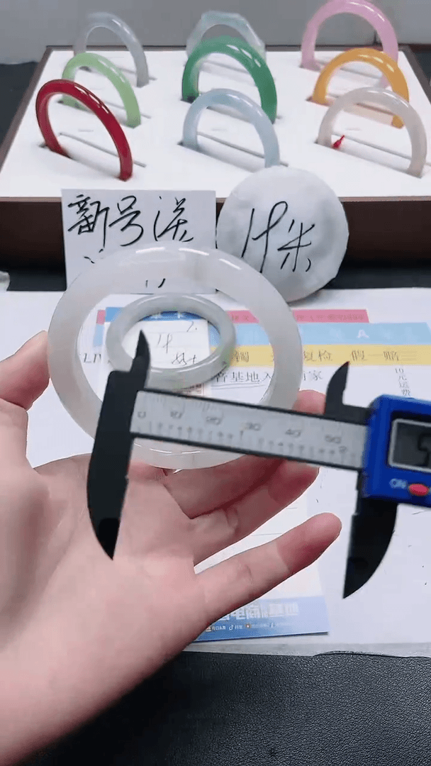 【闪购商品】石英质玉手镯未镶嵌8/61