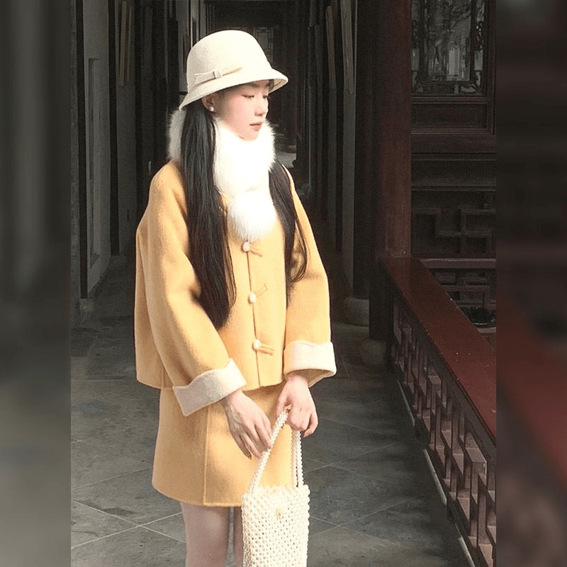 咪嘻喵新中式黄色毛呢外套2023年冬季新款洋气百搭半身裙轻奢风气